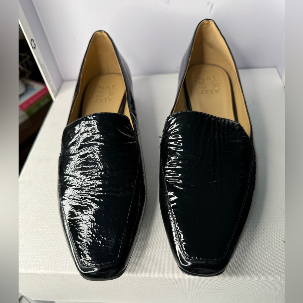 Naturalizer soft black patent loafers with rose gold heels size 9